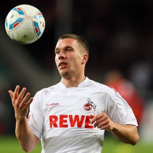 开云·体育全站登录地址-皇马快攻反击屡屡得手，胜局逐步扩大，皇马边路快马