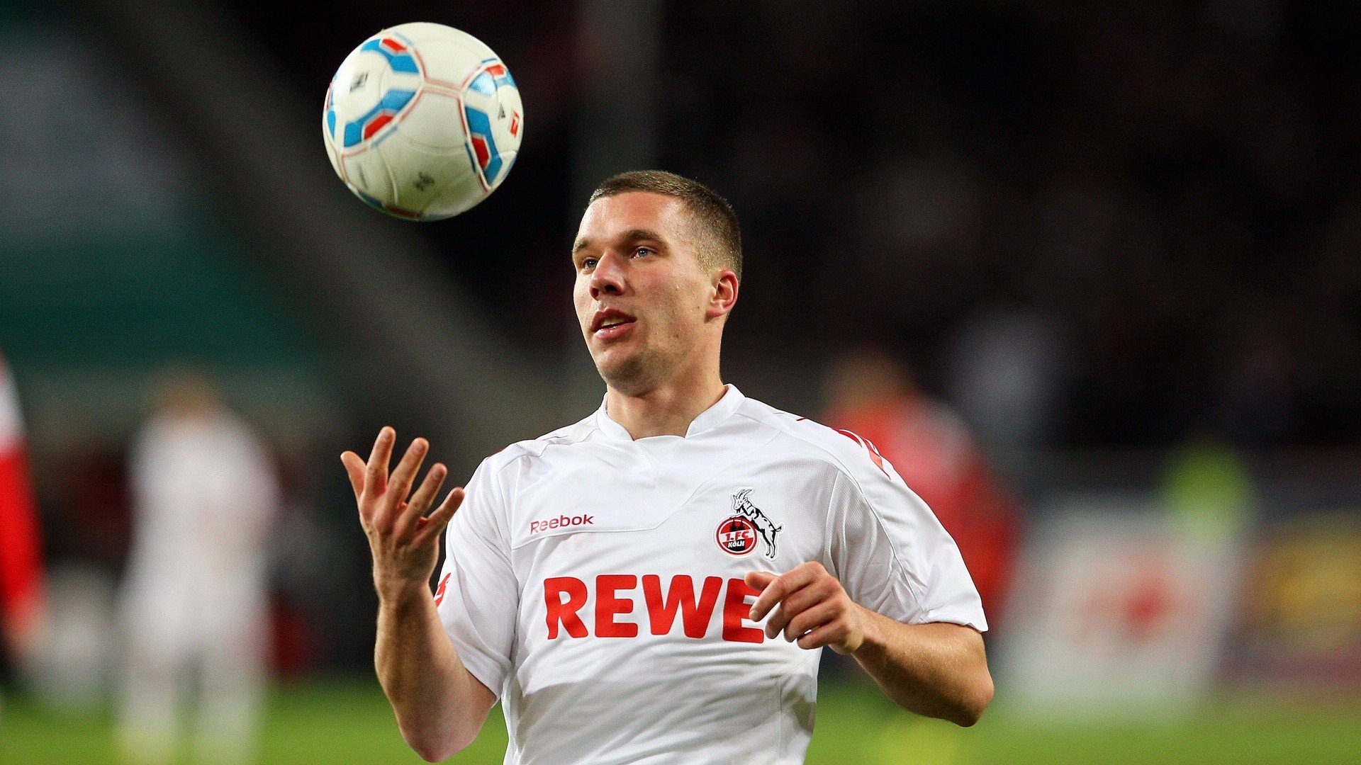 皇马快攻反击屡屡得手，胜局逐步扩大，皇马边路快马